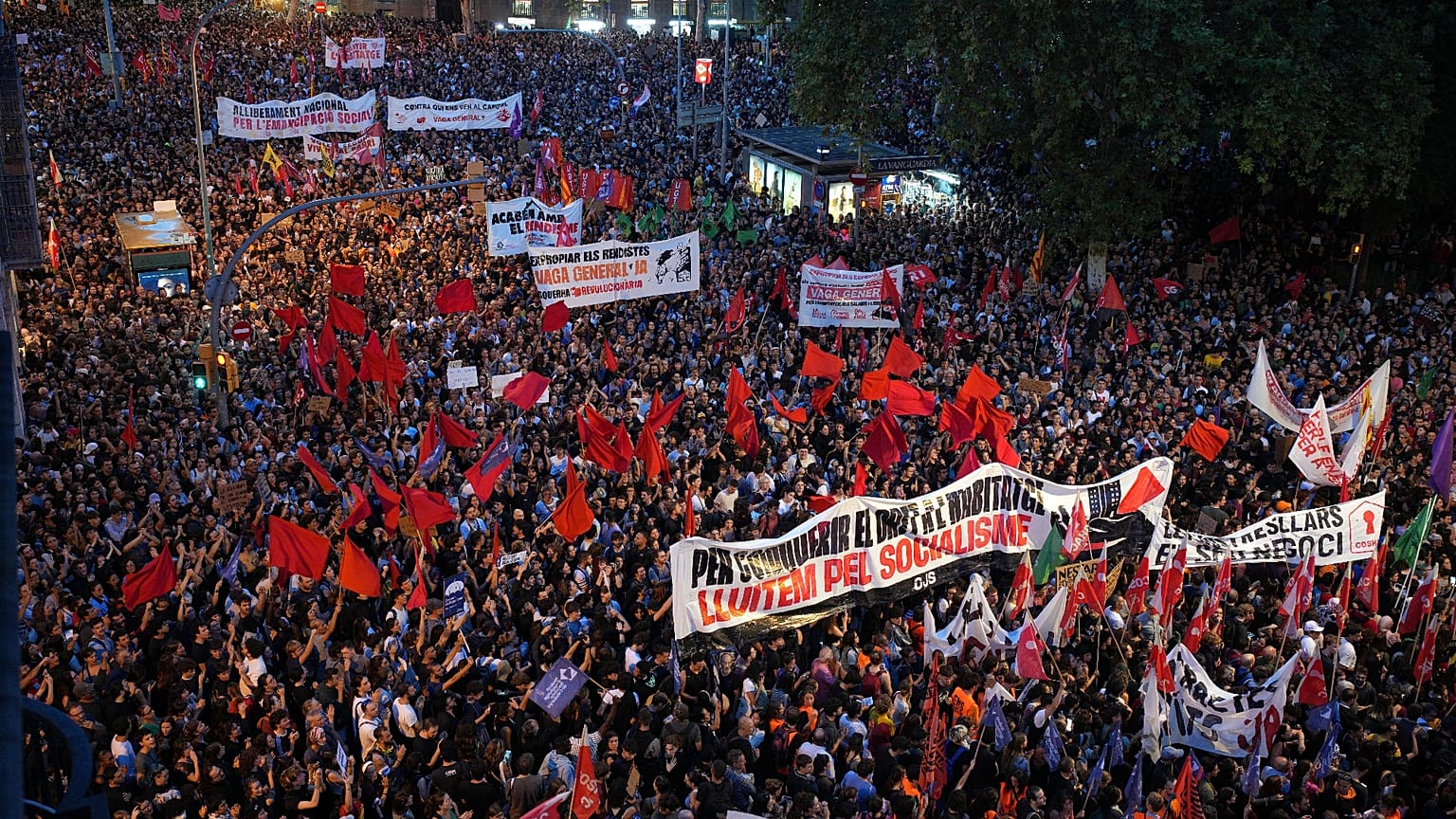 Protestas en Barcelona por el encarecimiento de los precios en el sector inmobiliario.