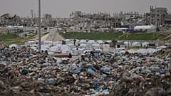 مشهد للدمار والخيام في خانيونس جنوب قطاع غزة