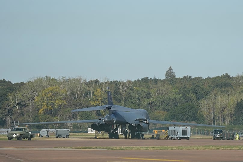 RAF Fairford'daki apronda, ABD Hava Kuvvetleri'ne ait bir B-1 bombardıman uçağı, Fairford, İngiltere, 28 Eylül 2026.
