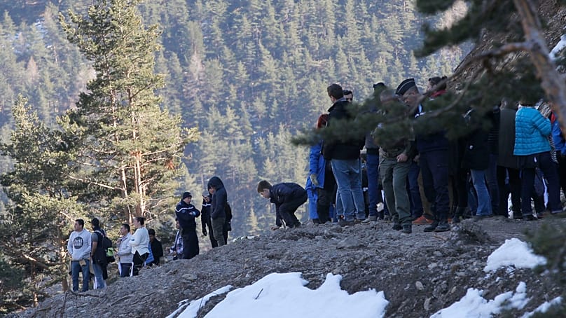 Angehörige besuchen am 24. März 2016, ein Jahr nach dem Germanwings-Absturz, die Unglücksstelle in den französischen Alpen