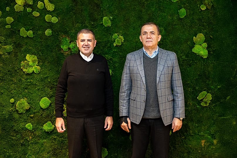 ARŞİV: Mezitli Belediye Başkanı Ahmet Serkan Tuncer (solda) ve Yenişehir Belediye Başkanı Abdullah Özyiğit / Ocak 2026