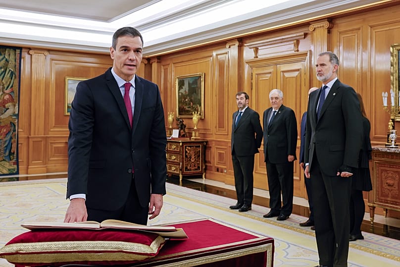 Pedro Sánchez, prometiendo su cargo frente a Felipe VI