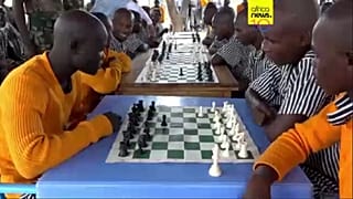 Kenya : des détenus jouent au jeu d'échecs pour un nouveau départ