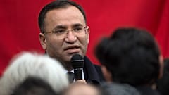 ARŞİV - Dönemin Cumhurbaşkanı Yardımcısı Bekir Bozdağ, Almanya'nın güneyindeki Backnang'da çıkan yangının kurbanları için düzenlenen anma töreninde, 12 Mart 2013.