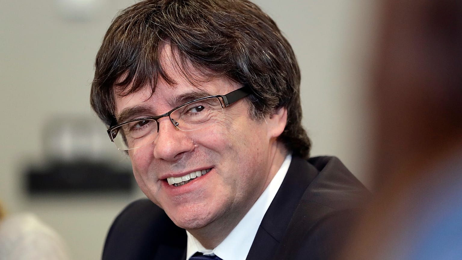 ARCHIVO: El exlíder catalán Carles Puigdemont asiste a una reunión con legisladores de su partido, Junts per Catalunya, en Berlín, Alemania.