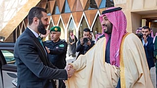 ولي العهد السعودي الأمير محمد بن سلمان يلتقي بالرئيس السوري المؤقت أحمد الشرع