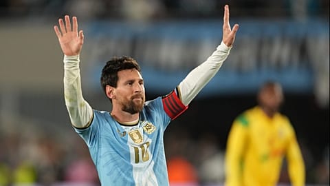 El argentino Lionel Messi celebra tras marcar el tercer gol de su selección en su último partido con el combinado nacional, en Buenos Aires, el martes 6 de octubre de 2026