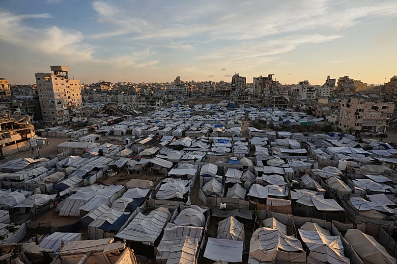 مخيم مؤقت للنازحين الفلسطينيين الذين فقدوا منازلهم خلال الحرب بين إسرائيل وحماس في مدينة غزة، الثلاثاء 6 أكتوبر/تشرين الأول 2026 
