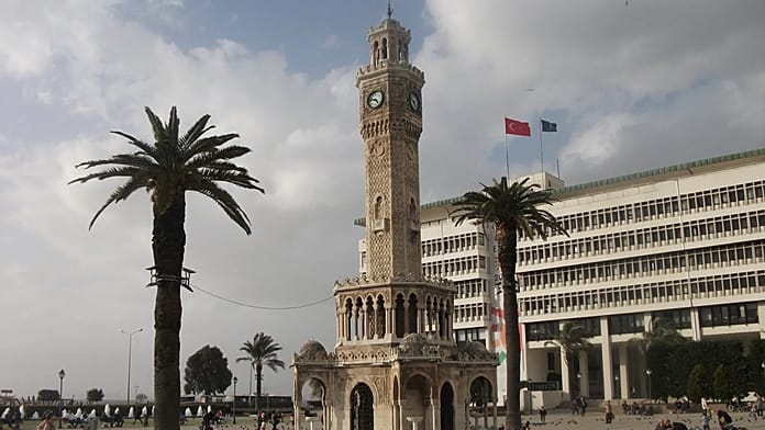 İzmir'de sandıkla gelmeyen değişim: Büyükşehir Belediye Başkanlığı AK Parti'ye nasıl geçti?