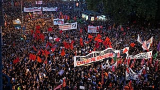 Decenas de miles de personas marchan en protesta por la situación de la vivienda en España en Barcelona, el 5 de octubre de 2026. 