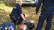 Policjanci z Ostrołęki w pobliżu plaży miejskiej zatrzymali 19-letniego mężczyznę podejrzewanego o zaatakowanie ostrym narzędziem osób w pobliżu i na terenie szkoły.