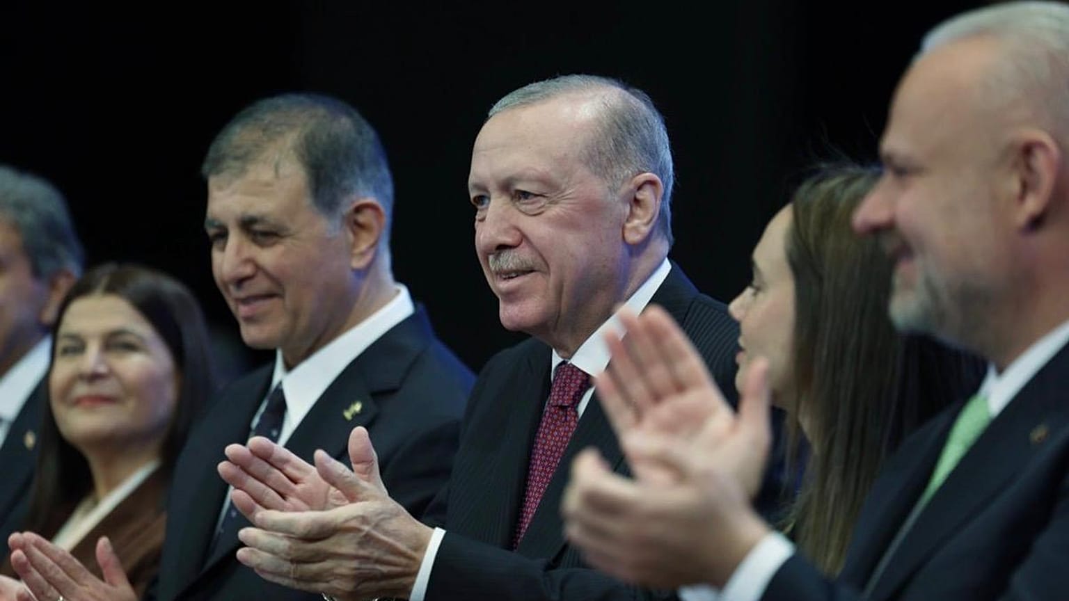 İzmir Büyükşehir Belediye Başkanı Cemil Tugay AK Parti'ye katıldı, 7 Ekim 2026. 