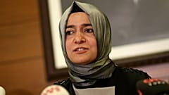 ARŞİV - Rotterdam'daki Türk Konsolosluğu önünde yaşanan gerginlik sonrası geri gönderilen Sayan Kaya, İstanbul Atatürk Havalimanı'nda açıklama yaptı, 2 Mart 2017.