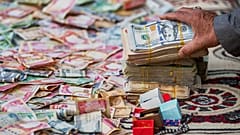 عراقيون يتبرعون دعمًا لإيران ولبنان استجابة لدعوة المرجع علي السيستاني في بابل، 27 مارس/آذار 2026