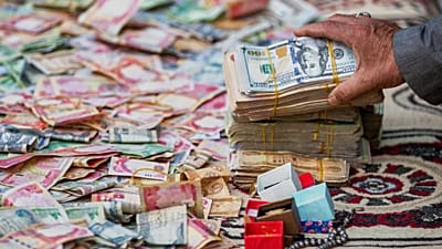 عراقيون يتبرعون دعمًا لإيران ولبنان استجابة لدعوة المرجع علي السيستاني في بابل، 27 مارس/آذار 2026
