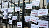 YENİ Parti'nin erişim engeli protestosundan bir kare.