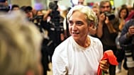 La exalcaldesa ​​Ada Colau, llega al aeropuerto de Barcelona el 5 de octubre de 2025, tras haber sido detenida en la Flotilla Global Sumud por las autoridades israelíes