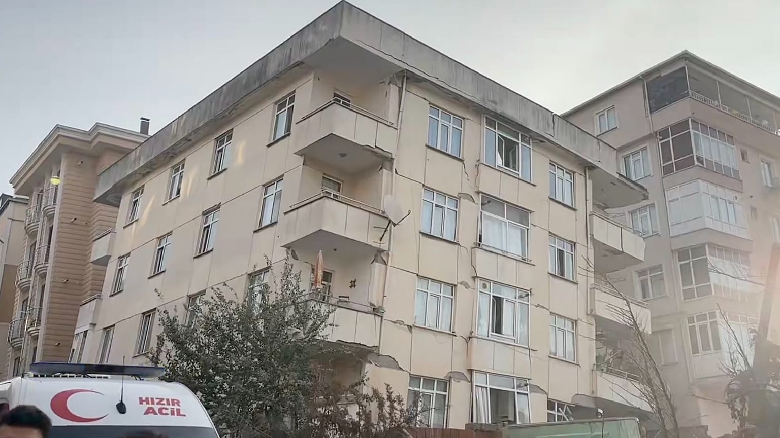 L'edificio di sette piani in via Doğu, nel quartiere Cevizli del distretto di Maltepe.