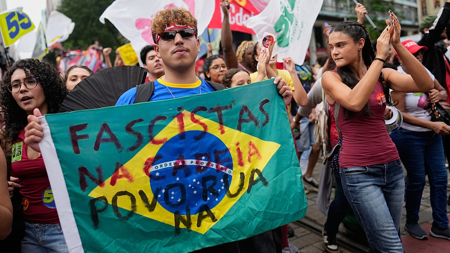 Protesto de estudantes pró-Lula no centro do Rio de Janeiro, 7 de outubro de 2026