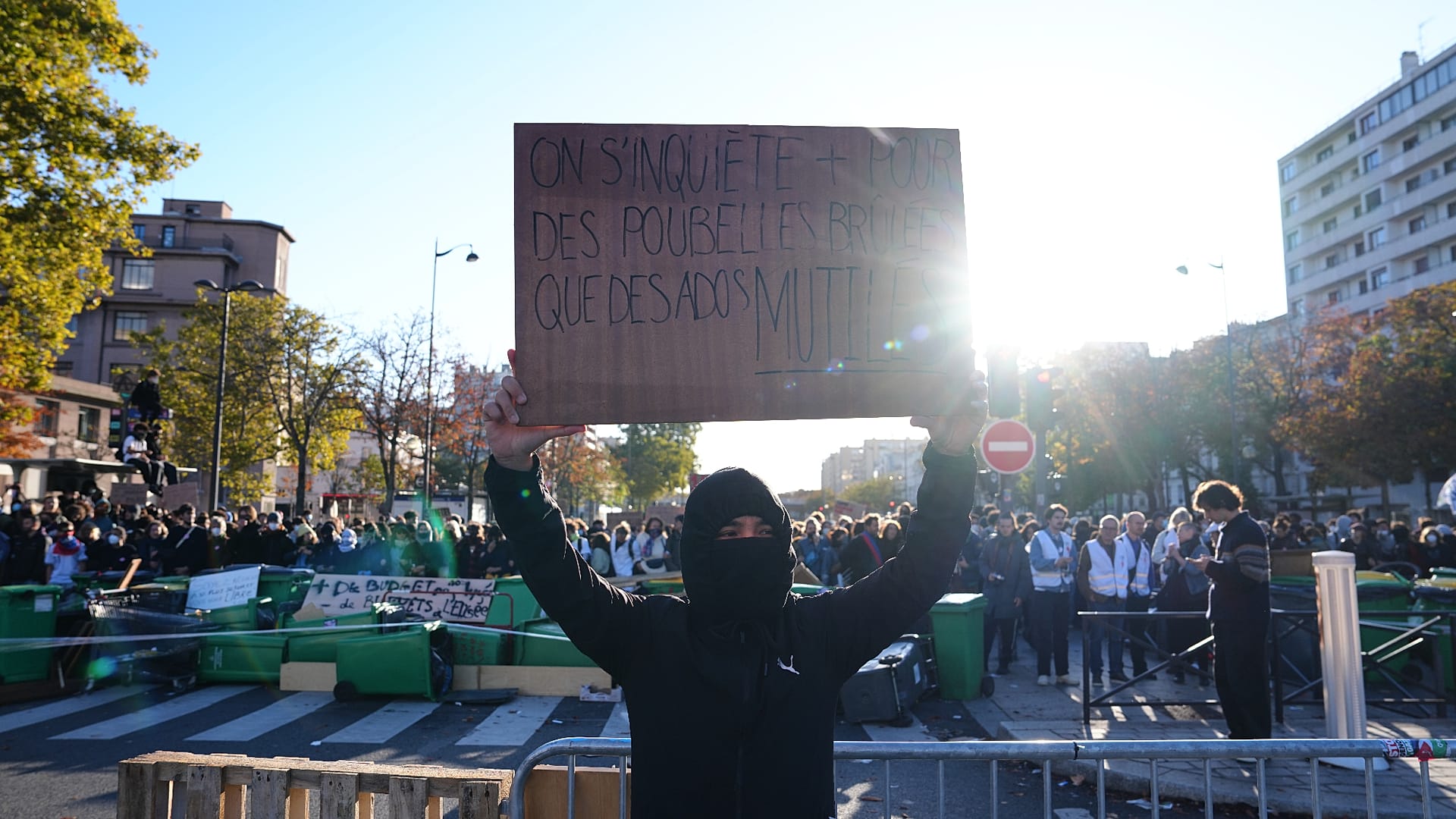 Francia, licei in rivolta: studenti ancora in piazza, è scontro con il ...
