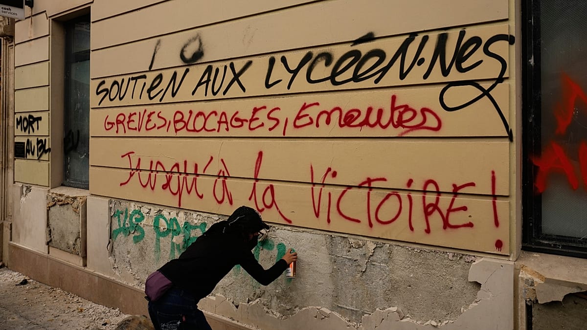Student revolt in France reaches Portugal: French Lyceum closed for security reasons