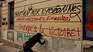 “Apoio aos alunos do ensino secundário, greves, bloqueios, motins — até à vitória” - manifestação contra a falta de recursos nas escolas, em Paris, 6 de outubro