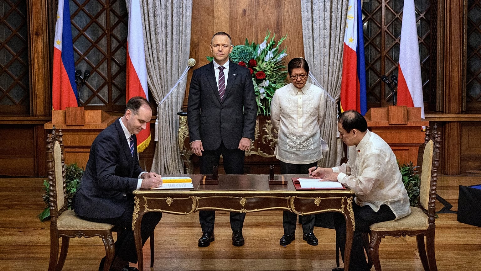 Polnische und philippinische Regierungsvertreter unterzeichnen im Malacañang-Palast in Manila ein Abkommen zur Verbrechensbekämpfung, Dienstag, den sechsten Oktober 2026.