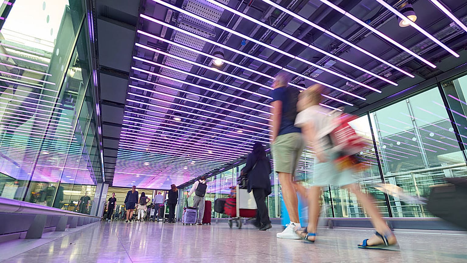 Governo britânico prevê atualizar todos os e-gates dos aeroportos até início de 2027