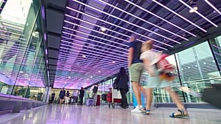Le gouvernement britannique veut moderniser tous les portiques électroniques des aéroports d'ici début 2027