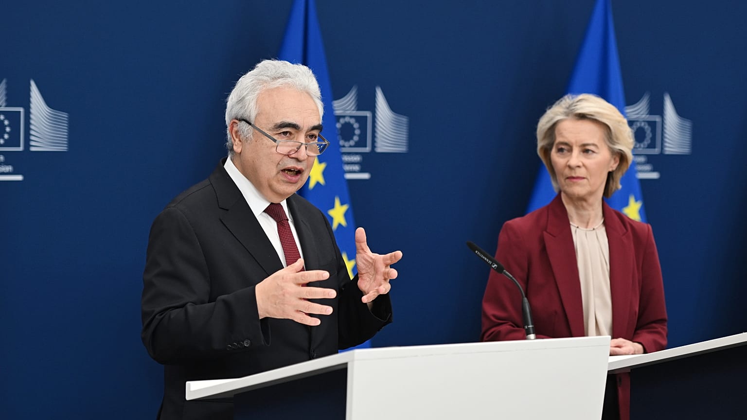 European Commission President Ursula von der Leyen, right, and Fatih Birol, Executive Director of the International Energy Agency, address a media conference, December 2025.