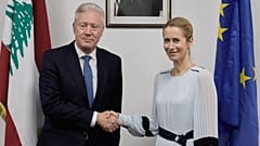 وزير الخارجية اللبناني يوسف رججي, اليسار, يصافح مسؤول السياسة الخارجية بالاتحاد الأوروبي كاجا كلاس في بيروت, لبنان, الخميس, أكتوبر. 8, 2026.