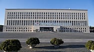 La facciata della Farnesina, Roma