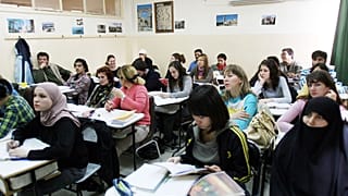 طلاب أجانب يدرسون اللغة العربية في مركز اللغة العربية في جامعة دمشق في دمشق ، سوريا ، يوم الثلاثاء ، نوفمبر. 20, 2007. 
