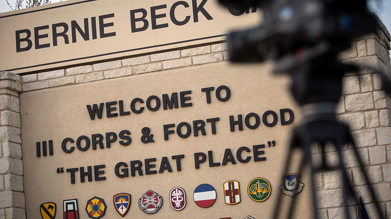 Nidal Hasan firing squad execution will take place on 3 December on the Fort Hood military base and will be livestreamed to the public.