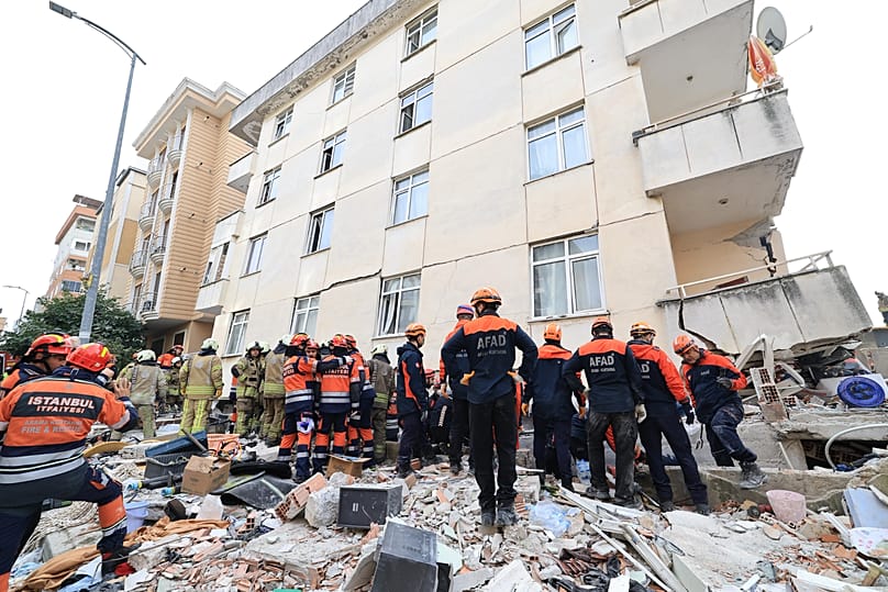 İstanbul Maltepe'de kısmen çöken binada 5 kişi hayatını kaybetti.