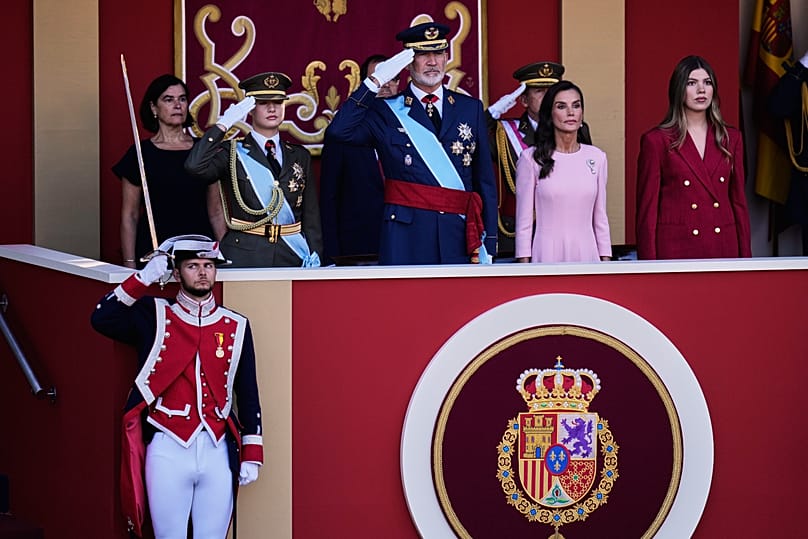 La familia real española asiste al desfile militar con motivo del Día de la Hispanidad el 12 de octubre de 2026.