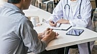 Für junge Männer unter aggressiven Therapien wie Chemotherapie ist der Erhalt ihrer Fruchtbarkeit eine große Herausforderung.