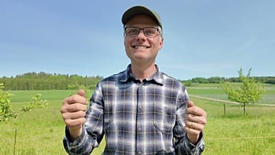 Gunnar Thelin, agricoltore EARA, gestisce Västra Gatugård, un'azienda agricola di 5 ettari a Vederslöv, in Svezia, dove pratica pascolo e praterie rigenerative.