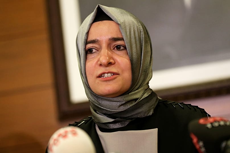 Eski AK Parti Genel Başkan Yardımcısı ve eski Aile ve Sosyal Politikalar Bakanı Fatma Betül Sayan Kaya, kendisi ve eşi hakkındaki iddiaların ardından istifa etmişti.