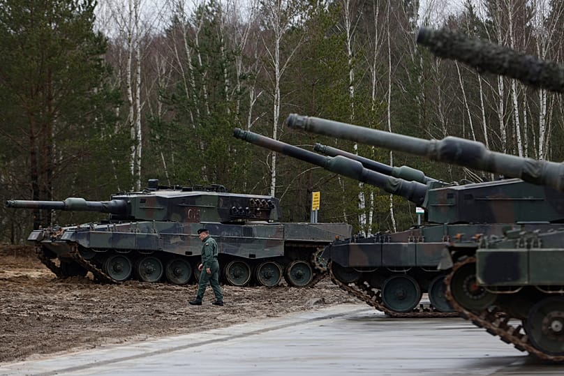 Des chars allemands Leopard 2 exposés sur une base militaire en Pologne en 2023