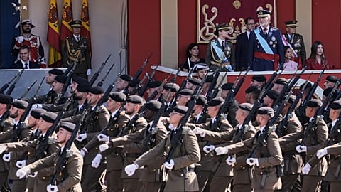King Felipe VI oversees the parade alongside Princess Leonor