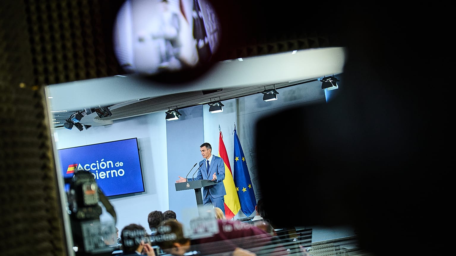 Sánchez se dirige a los medios durante una comparecencia en el Palacio de la Moncloa, el martes 6 de octubre de 2026