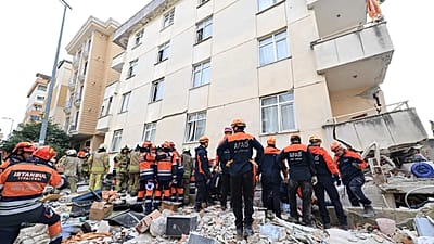 İstanbul Maltepe'de kısmen çöken binada 5 kişi hayatını kaybetti.