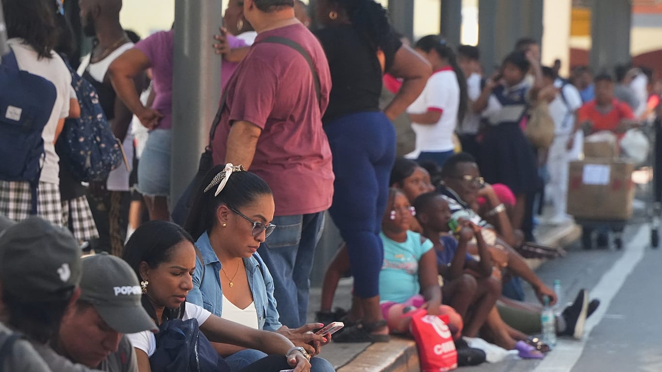 People gather outside shopping mall after an earthquake hit Panama City, Friday, 9 Oct. 2026. 