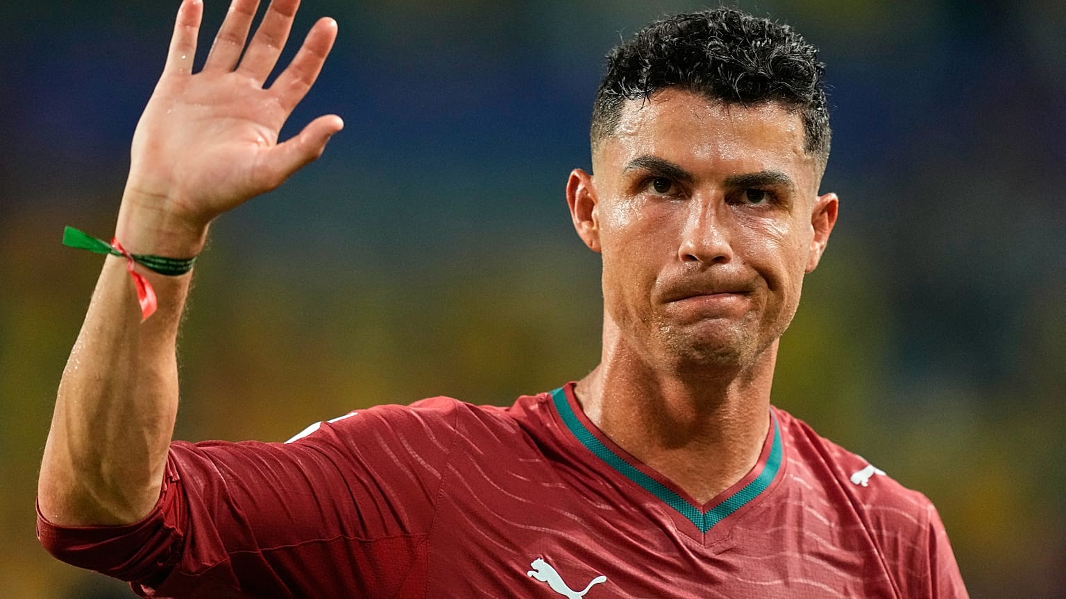 ARQUIVO (27.06.2026) Cristiano Ronaldo, de Portugal, acena após o jogo do Grupo K do Campeonato do Mundo de futebol entre a Colômbia e Portugal