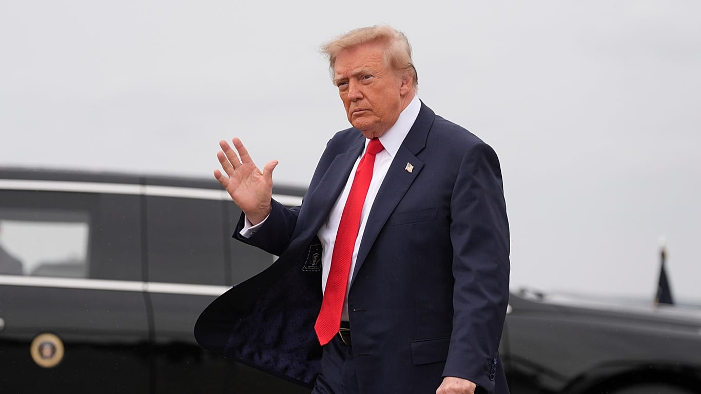 President Donald Trump waves as he arrives on Air Force One, Saturday, Oct. 10, 2026, in Fort Campbell, Ky.