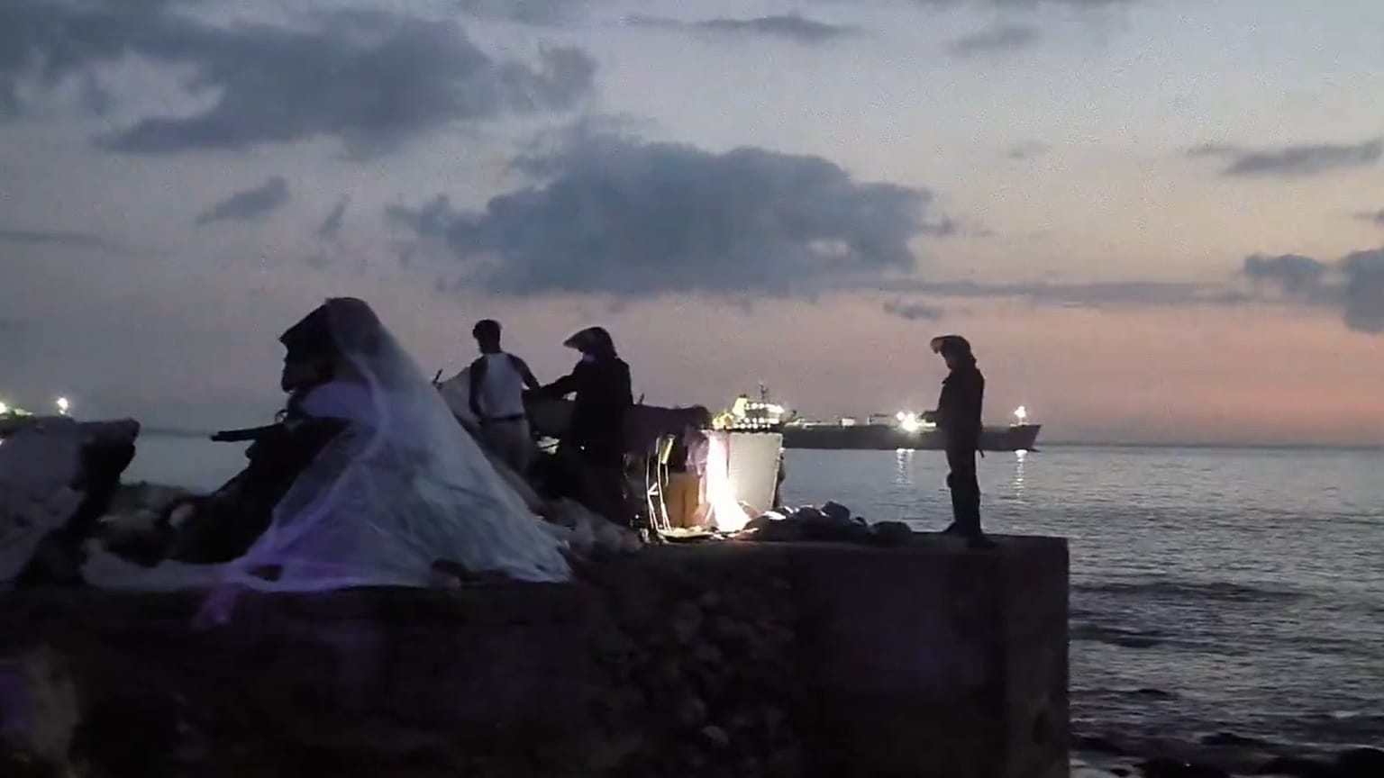 La Policía desaloja el campamento de la playa del Guano en Ceuta, 11 de octubre de 2026