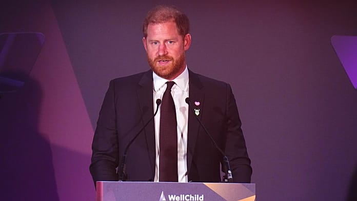 Prens Harry İngiltere'deki ragbi maçında yuhalandı