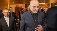 يصل رئيس البرلمان الإسلامي الإيراني محمد باقر غالباف، في الوسط، إلى منتجع بورغنستوك في أوبورغن، بالقرب من لوسيرن، سويسرا، في وقت مبكر من يوم الأحد 21 يونيو 2026. 