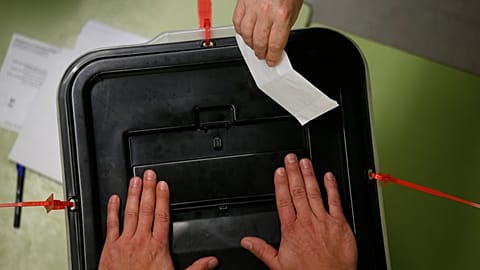 Imagen de archivo de una urna electoral